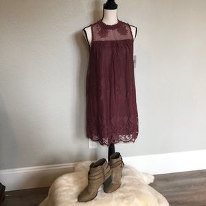 Sleeveless Mauve lace dress